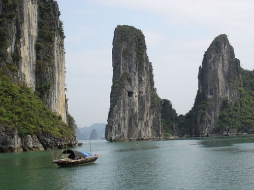 Bai Tu Long Bay