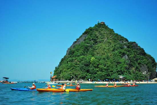 titop island halongbay